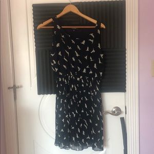 Sleeveless bird print dress - pleated skirt